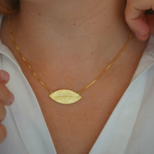 Load image into Gallery viewer, choker leaf plant gold silver