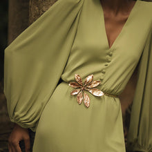 Load image into Gallery viewer, botanical belt
schefflera
silver chain
golden chain
belt
golden belt
silver belt